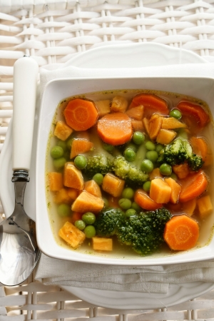 Zupa jarzynowa (z zielonych i pomarańczowych warzyw)