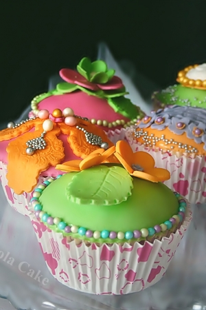 Cupcake cytrynowe dekorowane w stylu angielskim