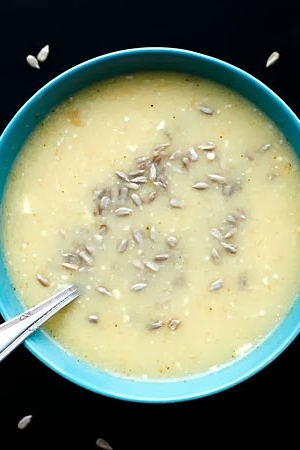 Zupa krem z cukinii z serem feta i ziarnami słonecznika