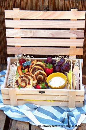 Czas na piknik - paszteciki francuskie z rabarbarową konfiturą