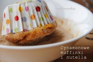 Cynamonowe muffiny nadziewane nutellą z cukrową posypką