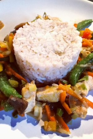 Orientalny kurczak z warzywami i ryżem