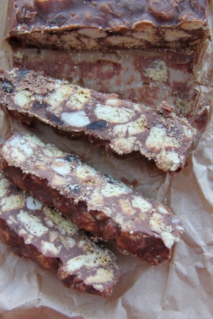 Blok czekoladowy z orzechami arachidowymi