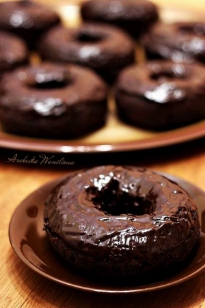 Pączki podwójnie czekoladowe (Chocolate Cake Doughnuts)