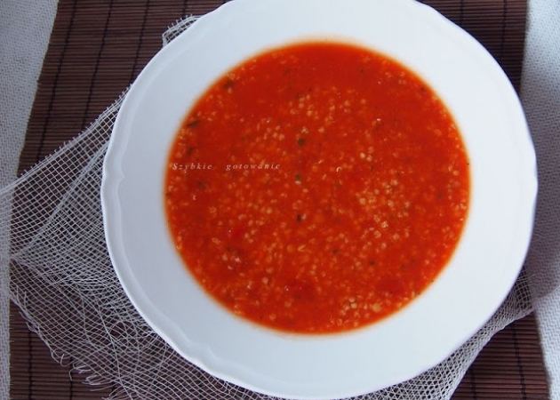 Zupa pomidorowa z kaszą jaglaną i soczewicą