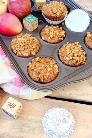 Muffiny pełnoziarniste z jabłkami (na jogurcie naturalnym) - Mleczne śniadanie na rozpoczęcie roku szkolnego