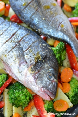 Dorada z warzywami (ryba pieczona na warzywach)