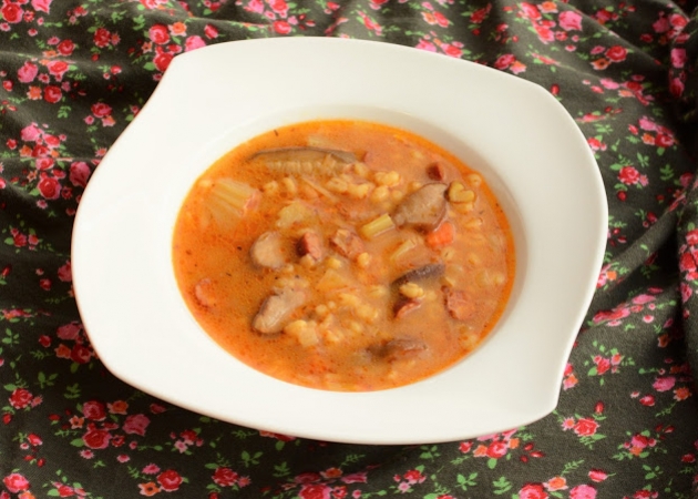 Zupa z kaszą pęczak i grzybami