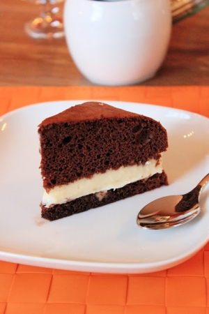 Ciasto czekoladowe z kremem budyniowym