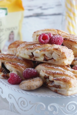 Ciastka francuskie z budyniem i suszonymi figami / Pastries with pudding and dried figs