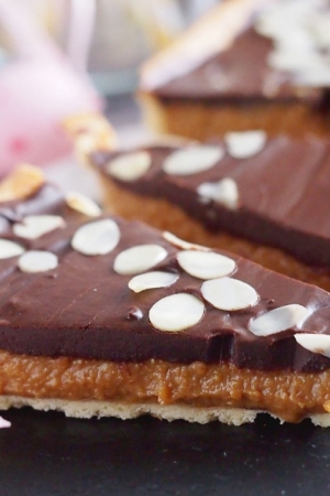 Najłatwiejszy mazurek z kajmakiem i czekoladą / Easy dulce de lece and chocolate tart