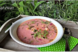 Zupa botwinka ze szpinakiem i liśćmi rzodkiewki