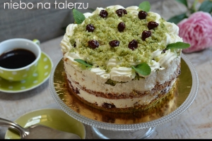 Ciasto zielony mech. Zielony tort z orzechami i kremem sernikowym