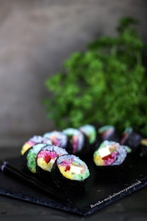 Tęczowe sushi