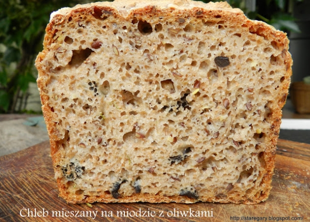 Chleb mieszany na miodzie z oliwkami - sierpniowa piekarnia