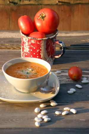 Zupa krem z pomidorów, fasoli i anchois