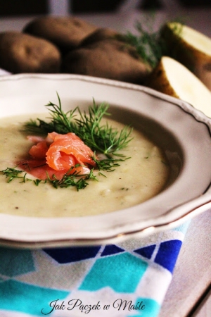 Zupa porowo - ziemniaczana z wędzonym łososiem i koperkiem