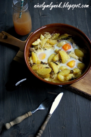 Zapiekane ziemniaki z pieczarkami w serze i jajku - doskonały dodatek do obiadu