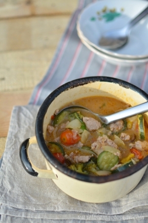Włoska zupa z mięsem mielonym i warzywami